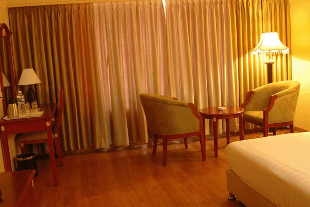 Hotel Krishna Palace Hospet Room photo